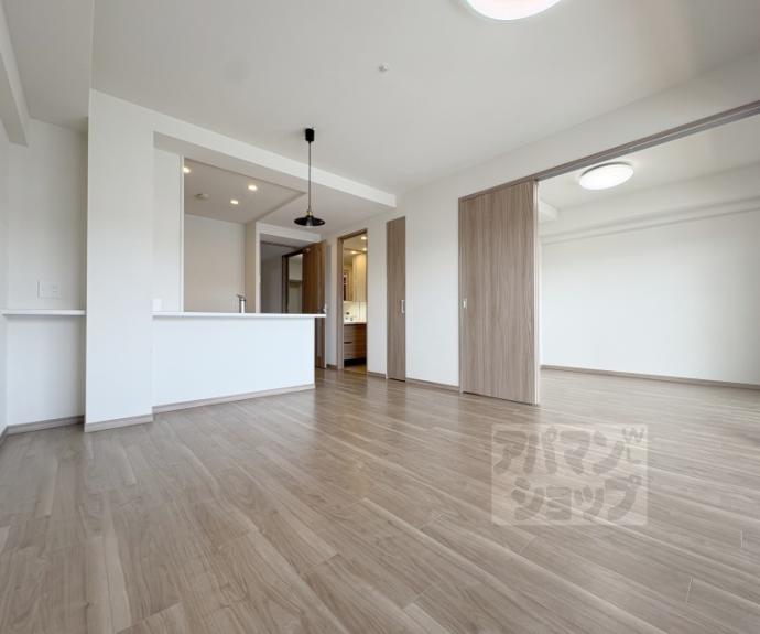 【プレサンスロジェ太秦天神川】間取