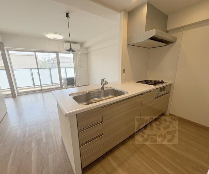 【プレサンスロジェ太秦天神川】間取