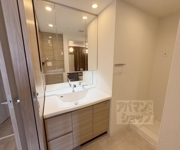 【プレサンスロジェ太秦天神川】間取