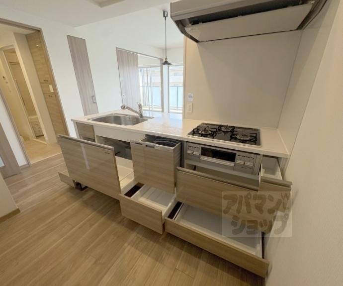 【プレサンスロジェ太秦天神川】間取