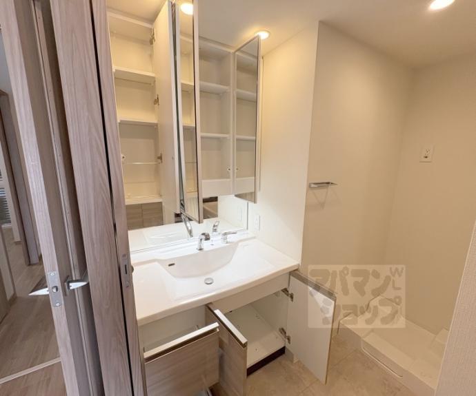 【プレサンスロジェ太秦天神川】間取