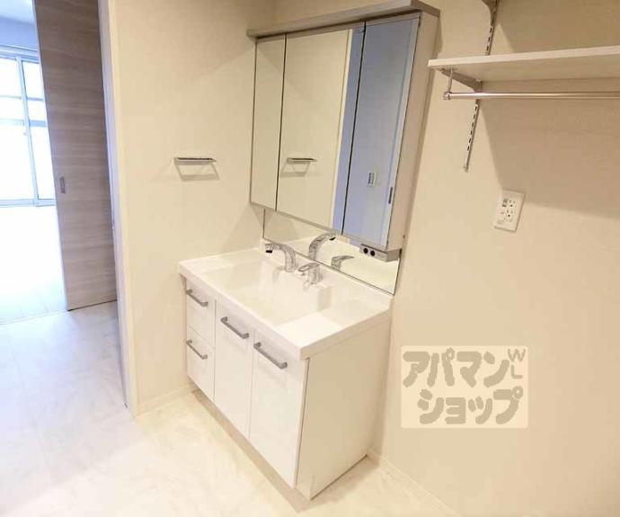 【レフィシア西院】間取