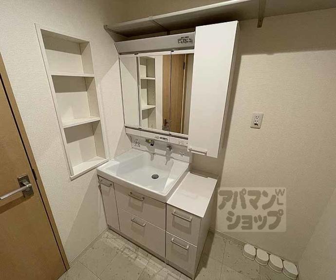 【セレーナ室町】間取