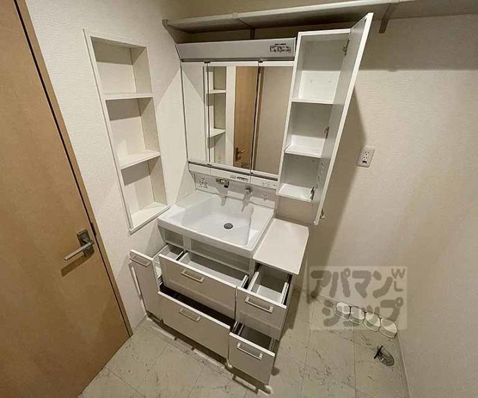 【セレーナ室町】間取