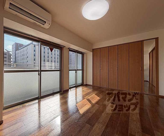 【ＱＵＩＮＴＯ五条烏丸】間取