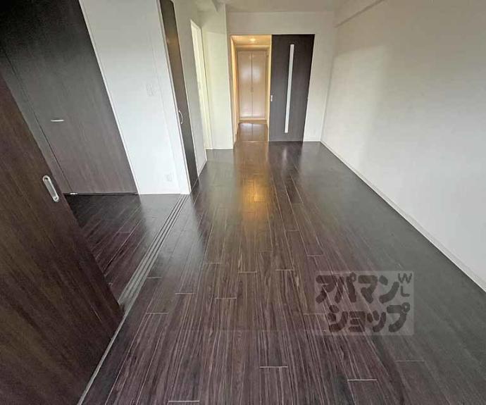 【ラトゥール二条御所南】間取