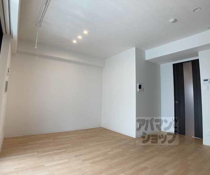 【Ｒｉｖｉｅｒｅ　Ｇａｕｃｈｅ　寺町二条】間取