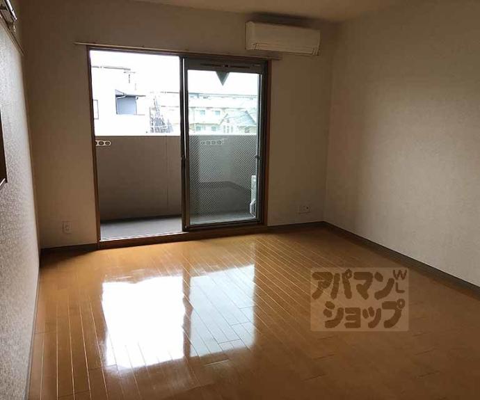 【カーレッジ桂】間取