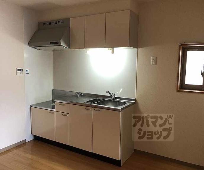 【カーレッジ桂】間取