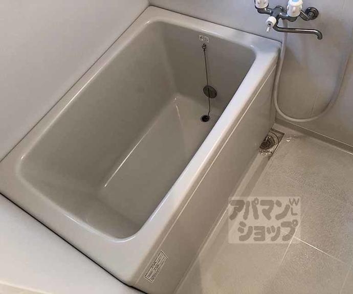 【カーレッジ桂】間取