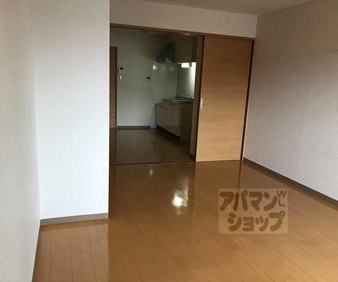 【カーレッジ桂】間取