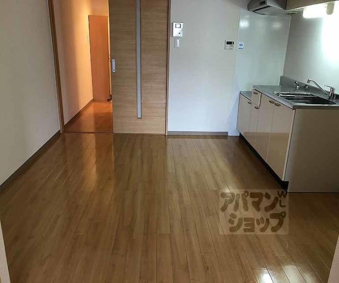 【カーレッジ桂】間取