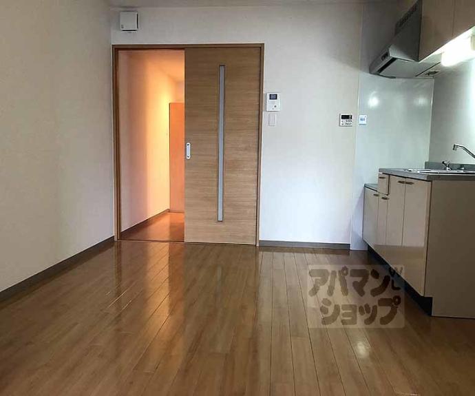 【カーレッジ桂】間取