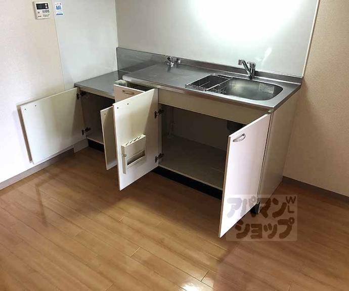 【カーレッジ桂】間取