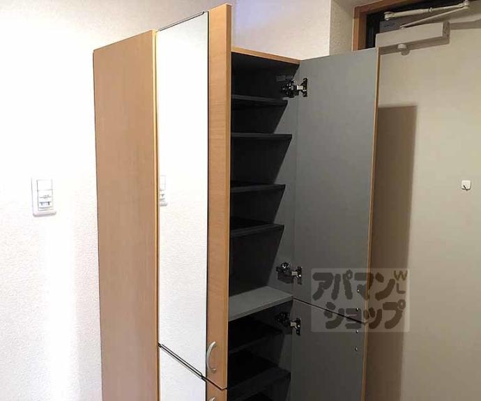 【カーレッジ桂】間取