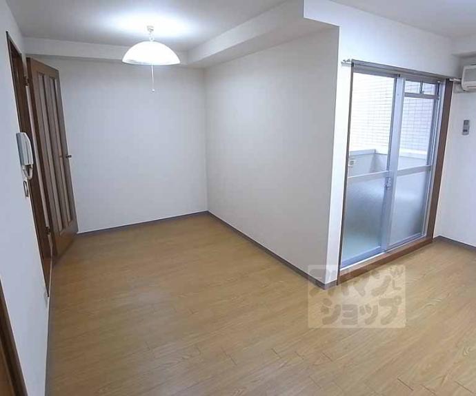 【アモン・ドエル】