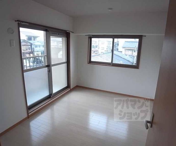 【ディアコート葛野三条】間取