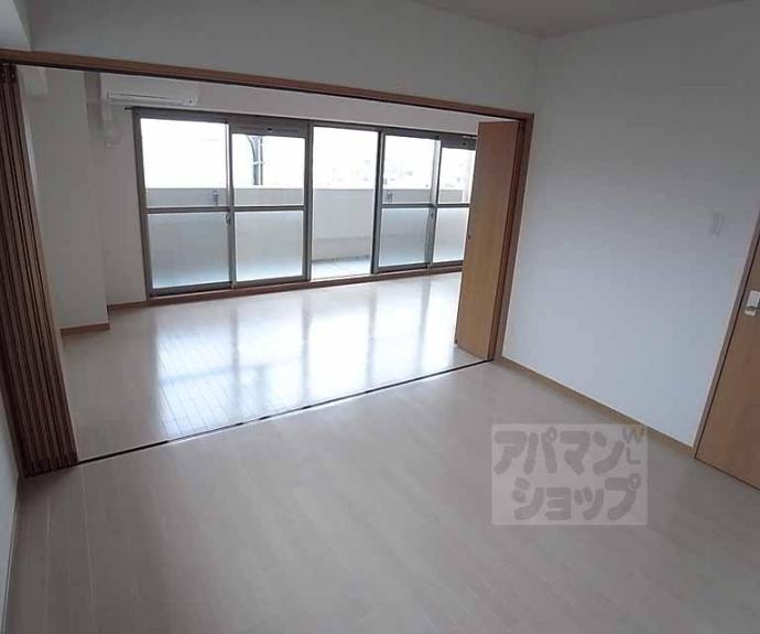 【ディアコート葛野三条】間取