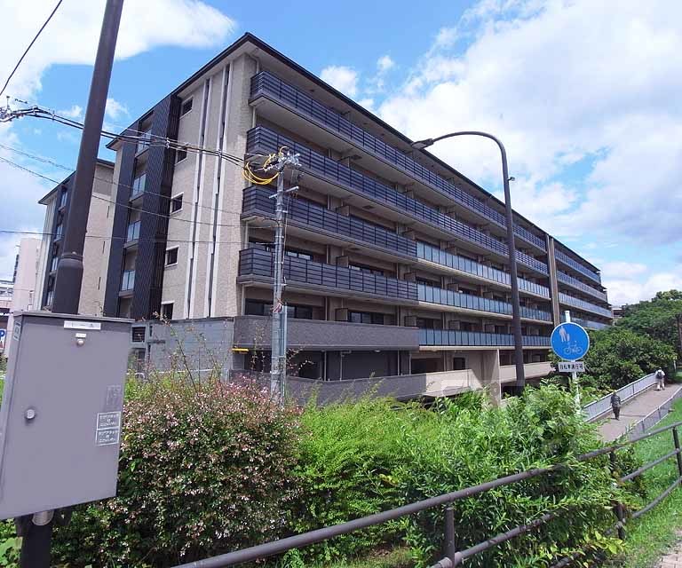 プレサンスレジェンド六地蔵
