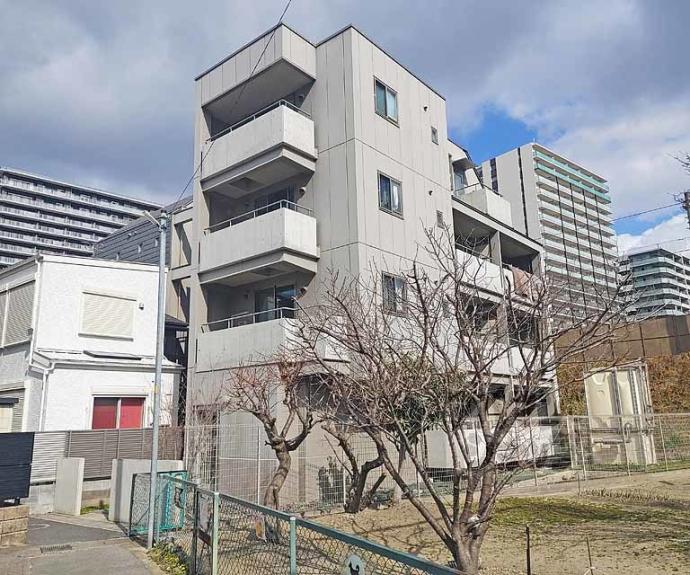 【エバー・グリーン六地蔵駅前】間取