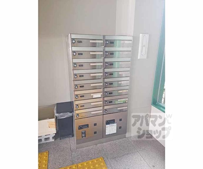 【エバー・グリーン六地蔵駅前】間取