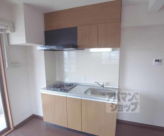 【エバー・グリーン六地蔵駅前】間取