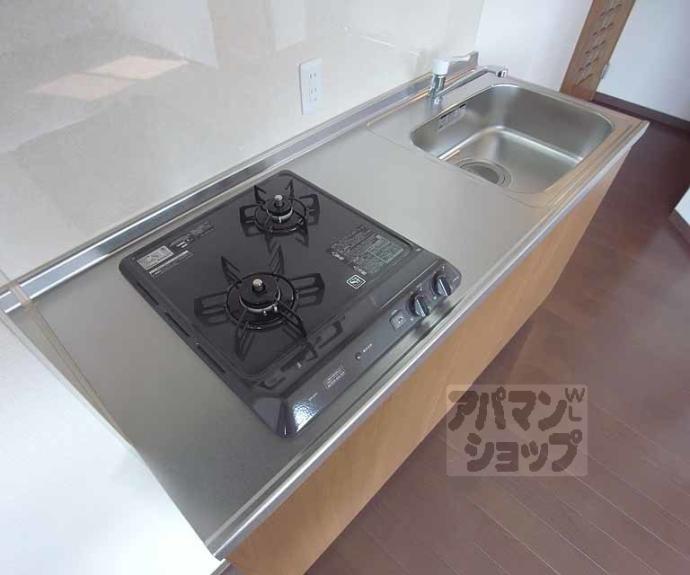 【エバー・グリーン六地蔵駅前】間取