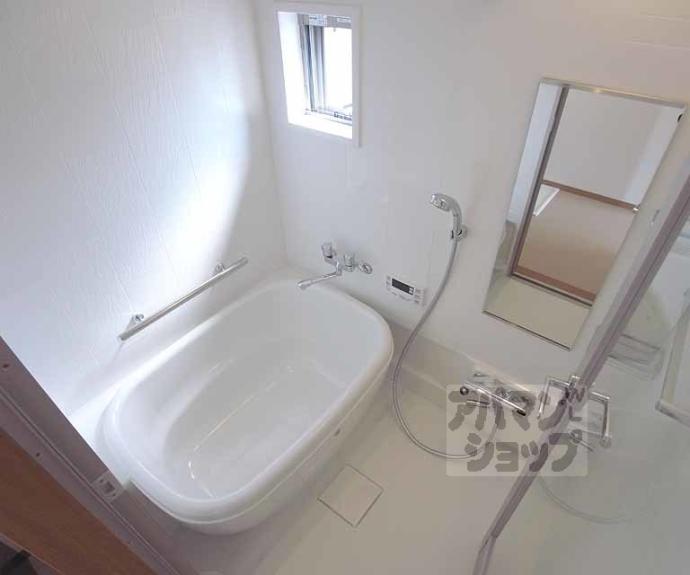 【エバー・グリーン六地蔵駅前】間取