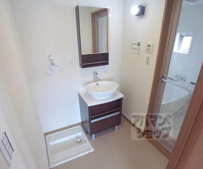 【エバー・グリーン六地蔵駅前】間取