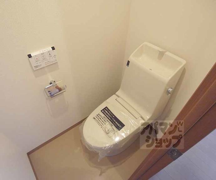 【エバー・グリーン六地蔵駅前】間取