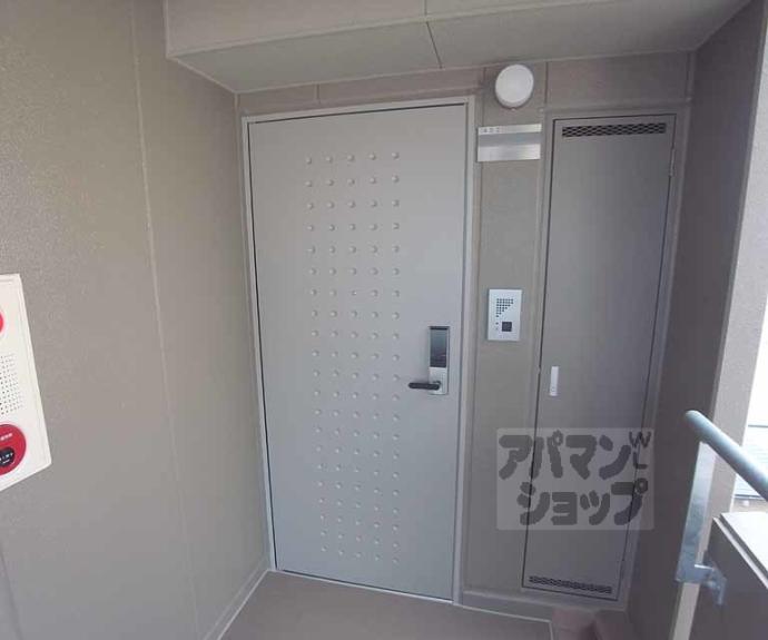 【エバー・グリーン六地蔵駅前】間取