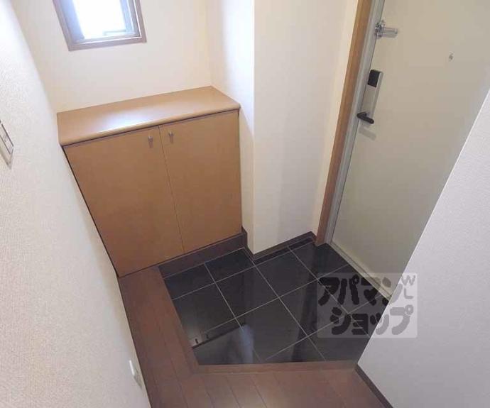 【エバー・グリーン六地蔵駅前】間取