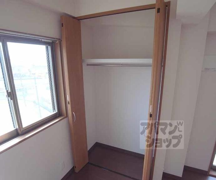 【エバー・グリーン六地蔵駅前】間取