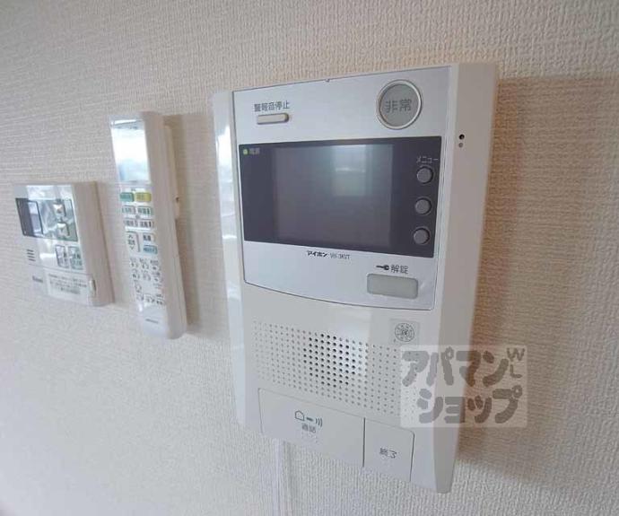 【エバー・グリーン六地蔵駅前】間取