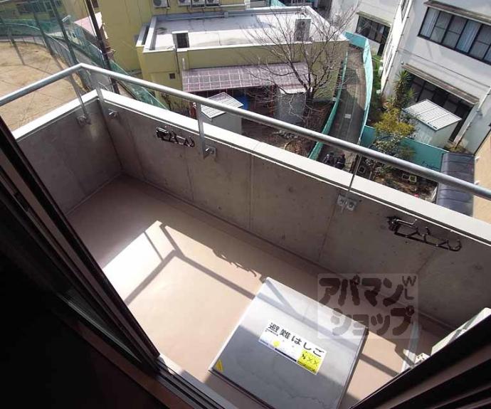 【エバー・グリーン六地蔵駅前】間取