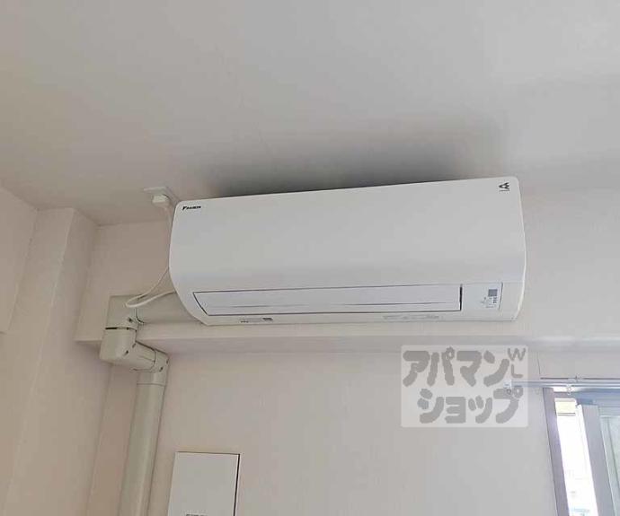 【エバー・グリーン六地蔵駅前】間取